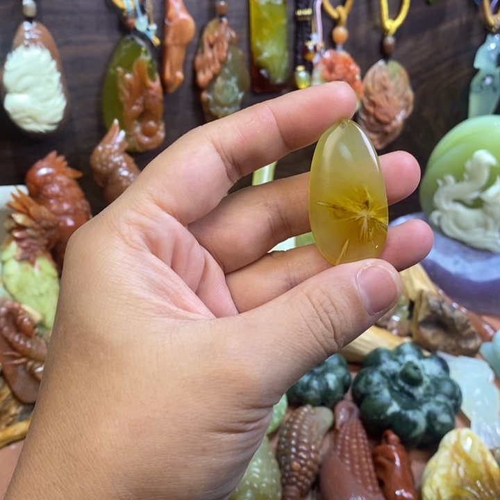 蛇纹石玉未镶嵌颈饰