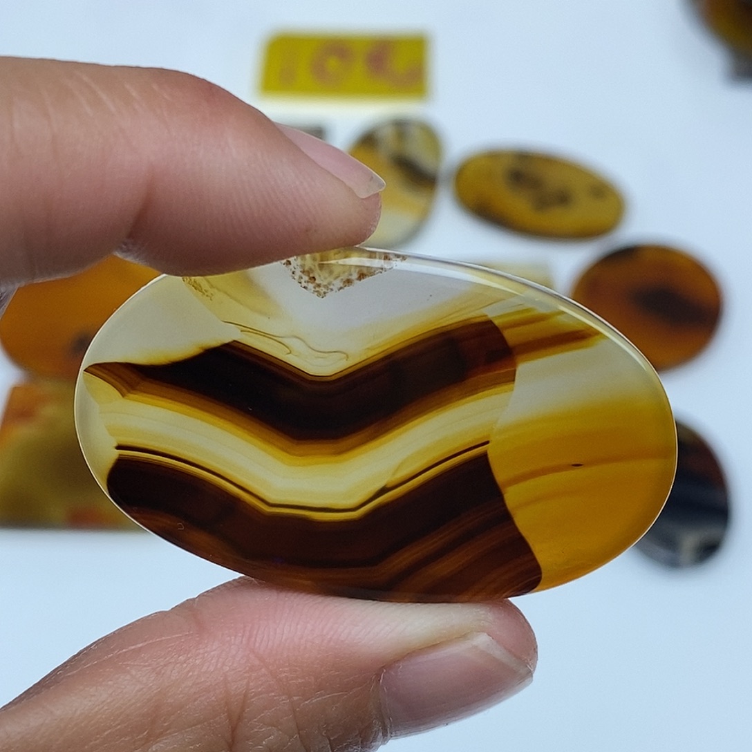 俺***下玛瑙/玉髓未镶嵌珠宝半成品