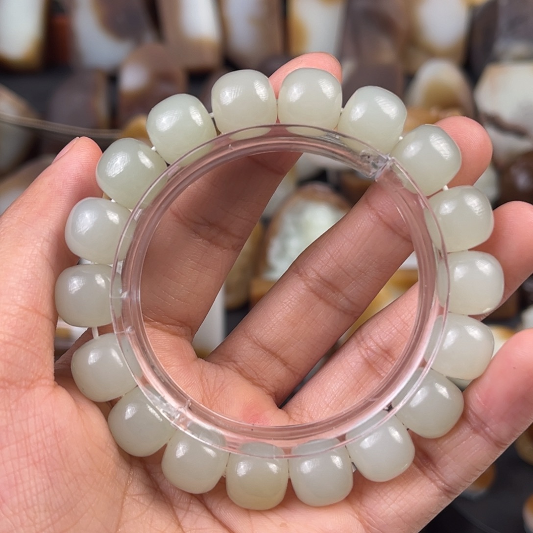 和田玉（糖玉）未镶嵌颈饰