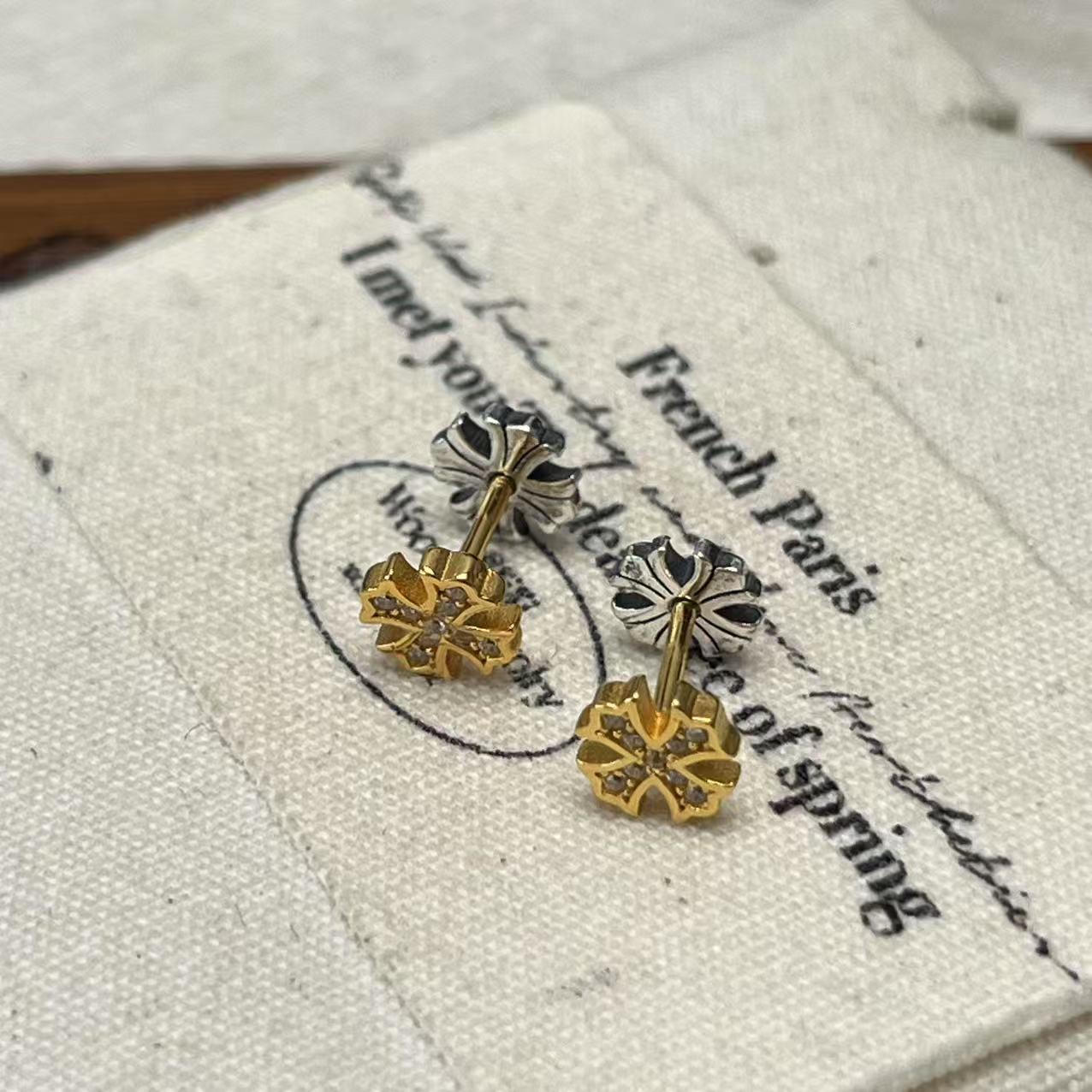 925银耳饰 A181小众欧美十字螺丝耳钉双色高级INS风舒适男女通用