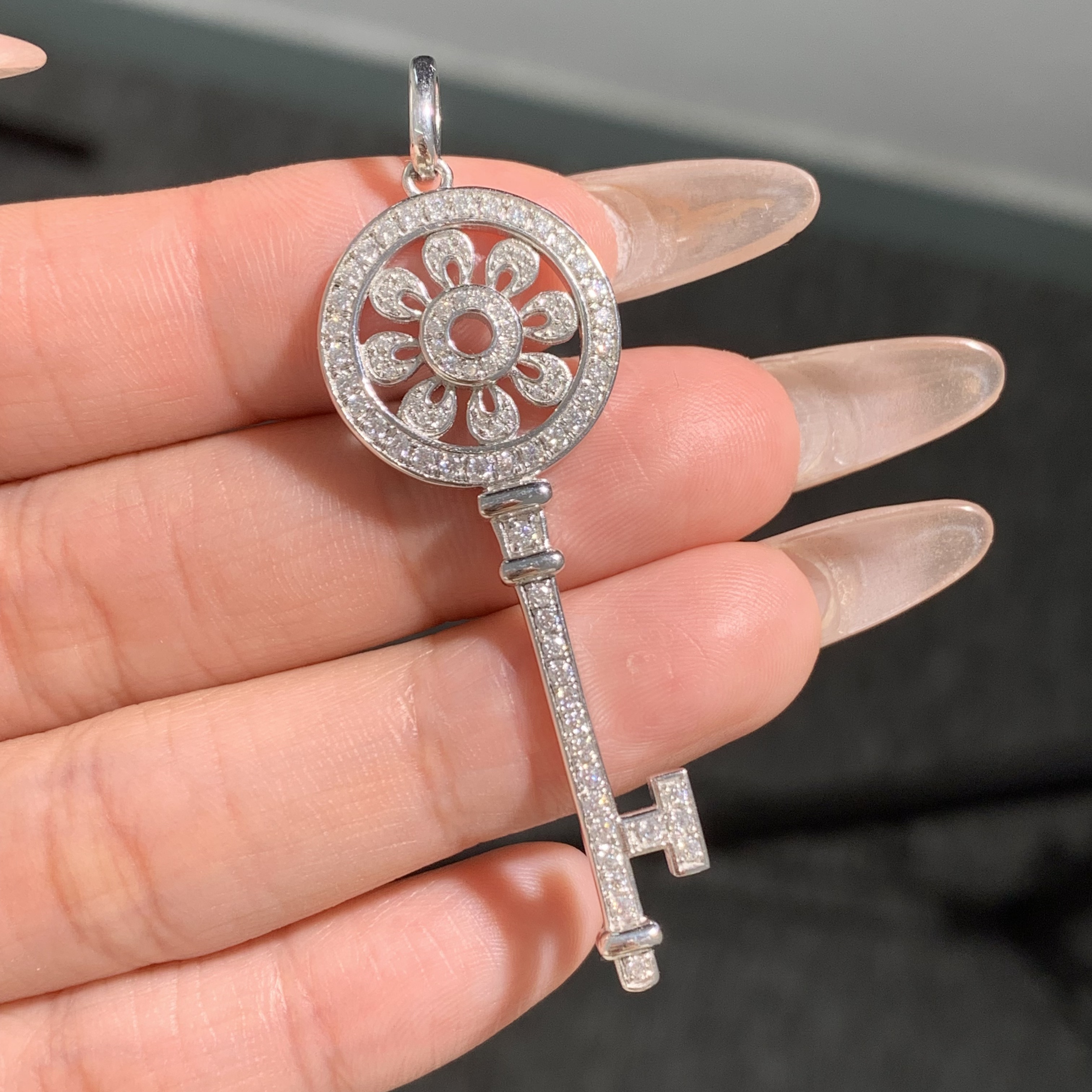 铂金pt950首饰铂金镶嵌莫桑太阳花大版吊坠