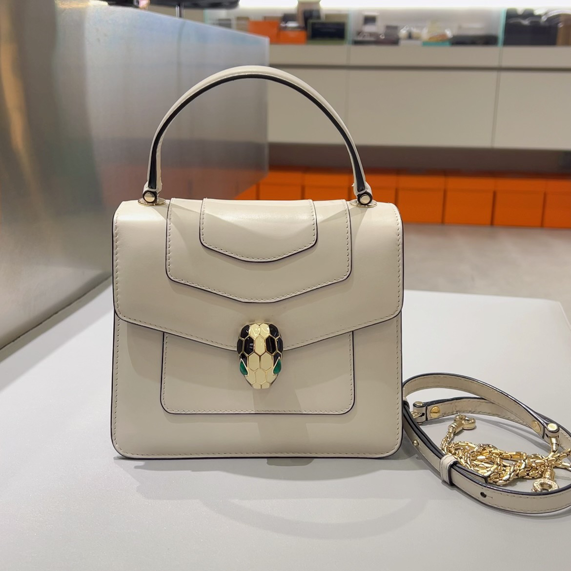 99新 BVLGARI/宝格丽 白色风琴蛇头链条包 小号