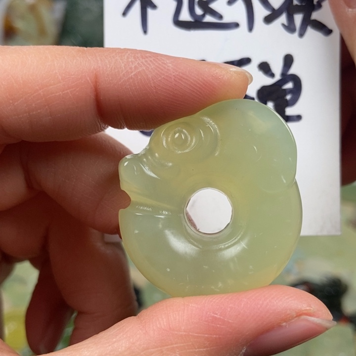 蛇纹石玉颈饰未镶嵌