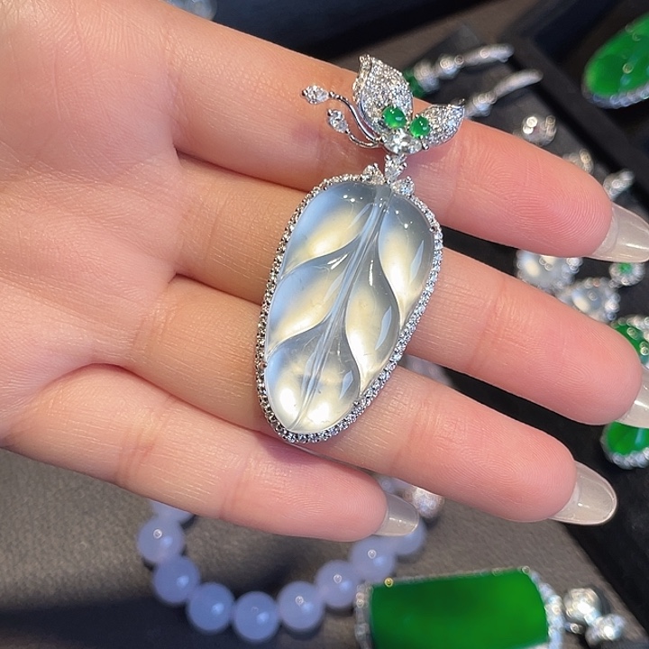 翡翠18K金镶嵌挂件大业有成