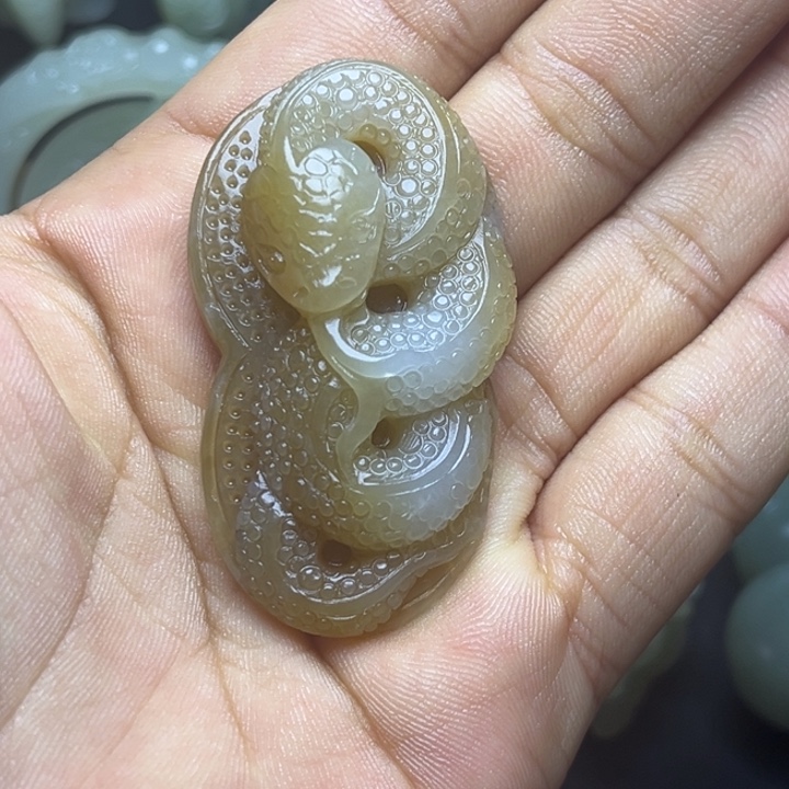 不***命和田玉未镶嵌颈饰