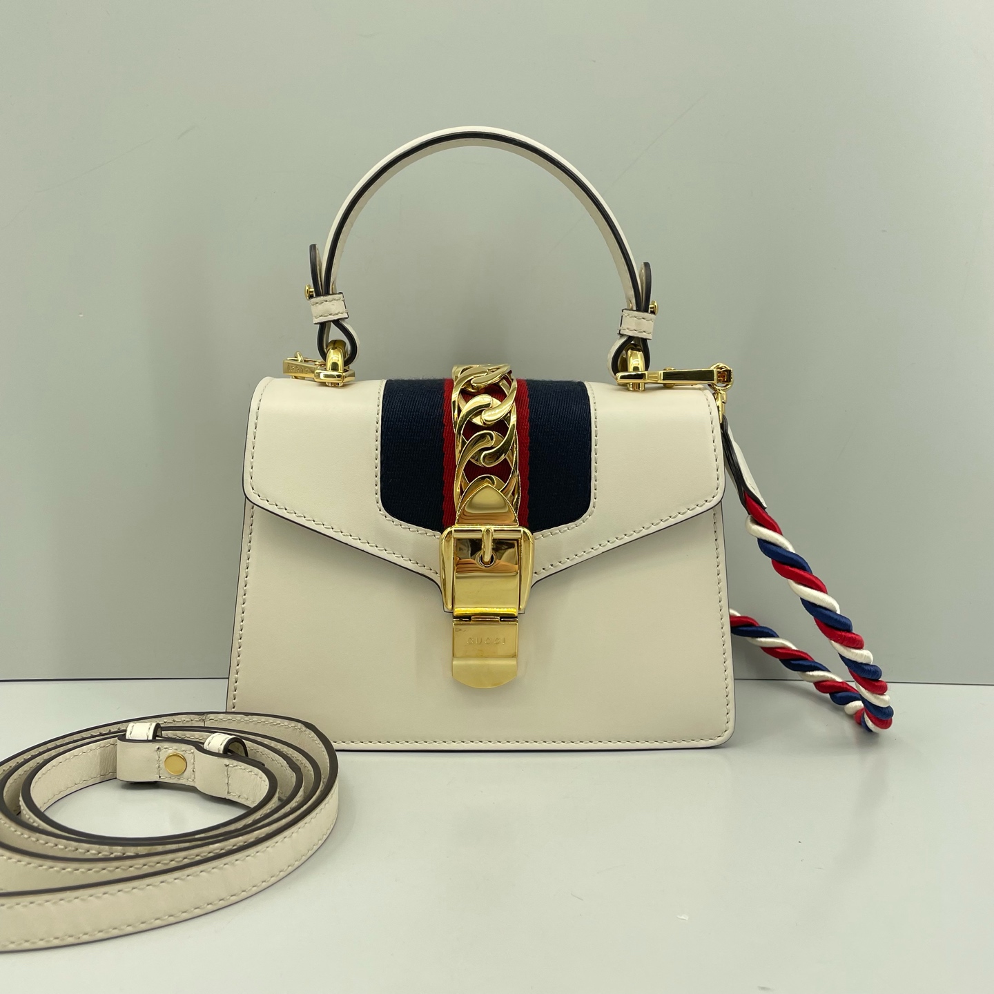 95新 GUCCI/古驰 优选/ 塞尔维亚小号白色手提包 20x15x7 Z052113