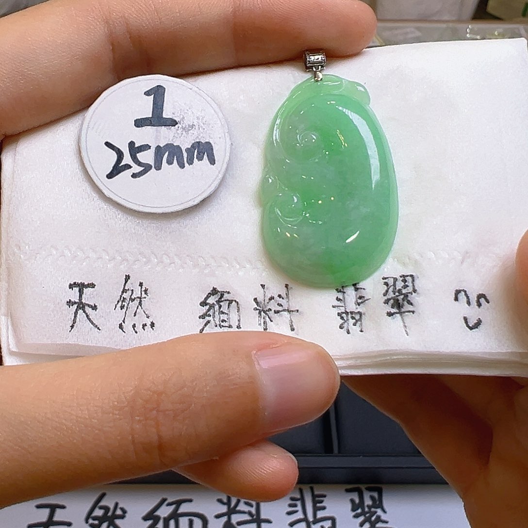 翡翠吊坠(不含链)18K金镶嵌翡翠