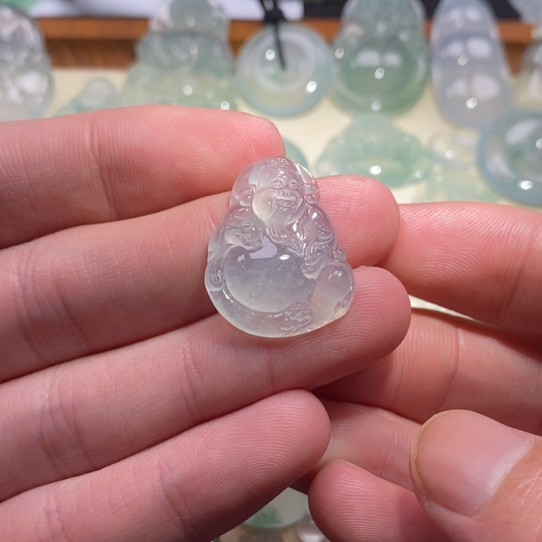 翡翠颈饰未镶嵌财神