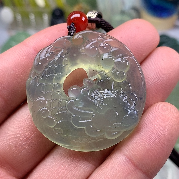 蛇纹石玉挂坠未镶嵌