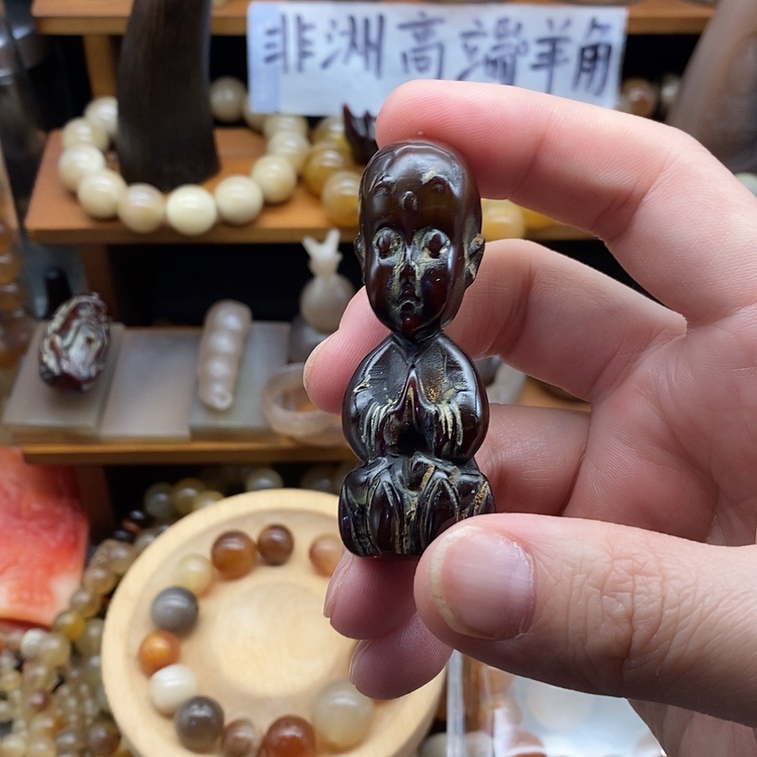 布艺非金属6.5cm非洲黑水牛角手把件