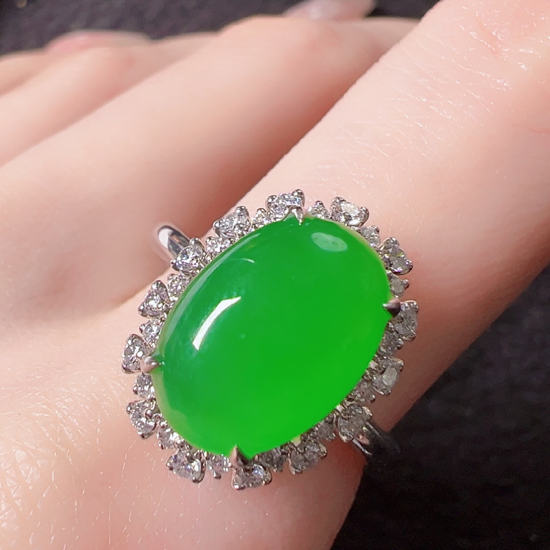 翡翠戒指18K金镶嵌签收后24小时鉴赏期，过时不退