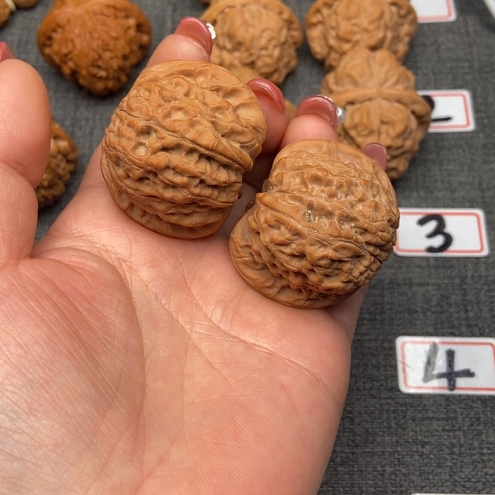 文玩核桃把件血麒麟40