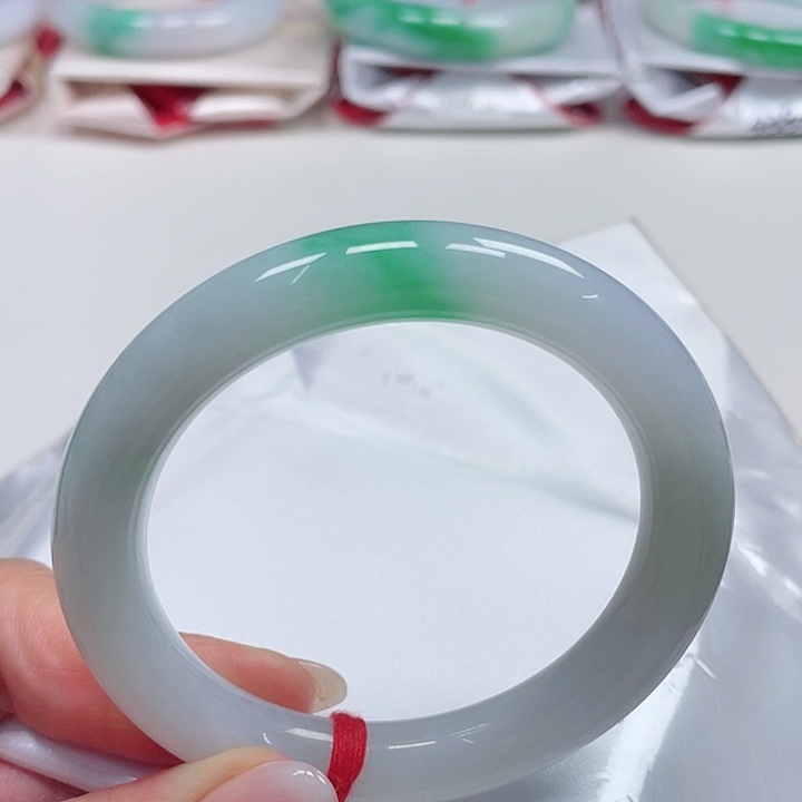 翡翠手镯（圆镯）未镶嵌