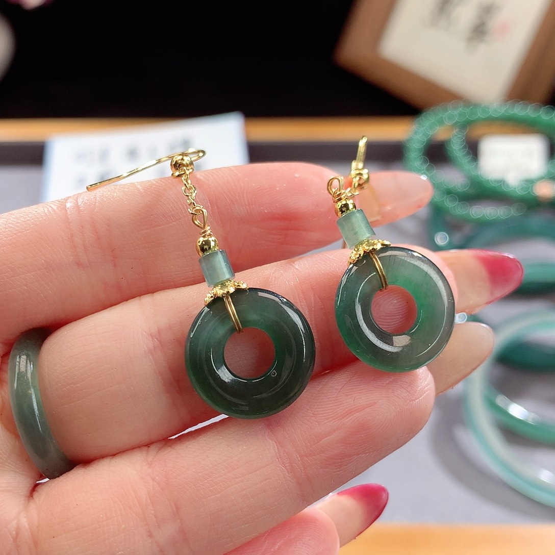 翡翠手镯（圆镯）未镶嵌