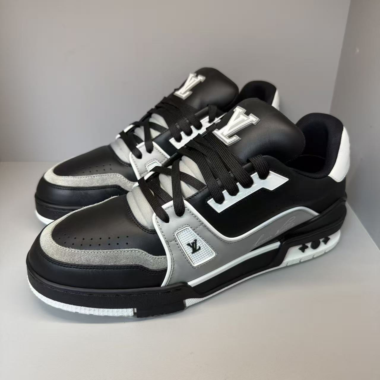 90新 LouisVuitton/路易威登 休闲黑灰水泥trainer板鞋多尺码