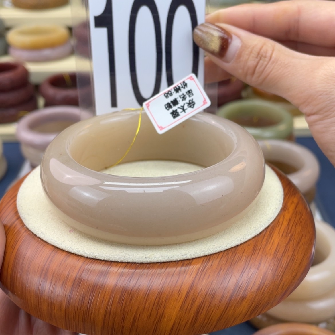 【闪购商品】石英质玉手镯未镶嵌