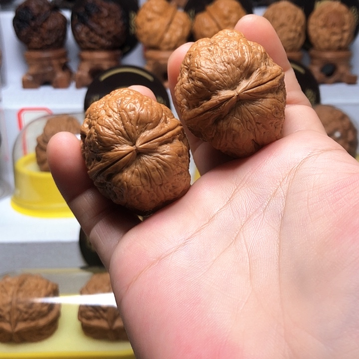 文玩核桃吊坠翠**风云南铁核桃