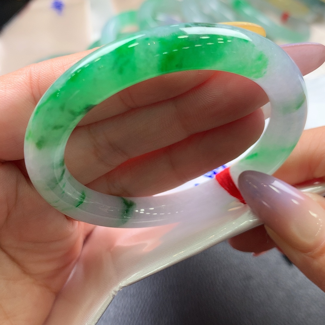 翡翠未镶嵌手镯51.5圆冰辣绿