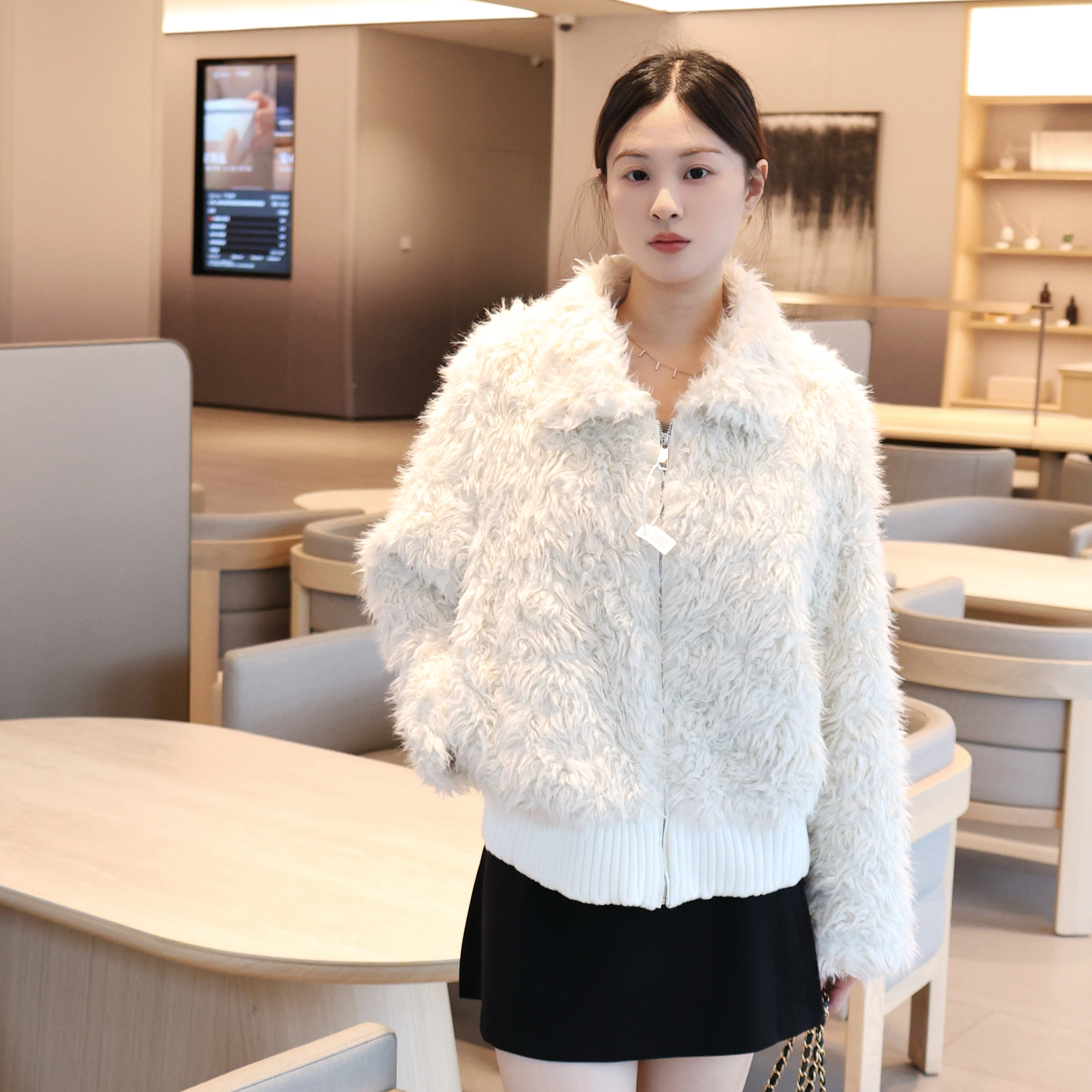 短款宽松型直下摆秋冬短外套翻领女百搭气质环保毛毛外套