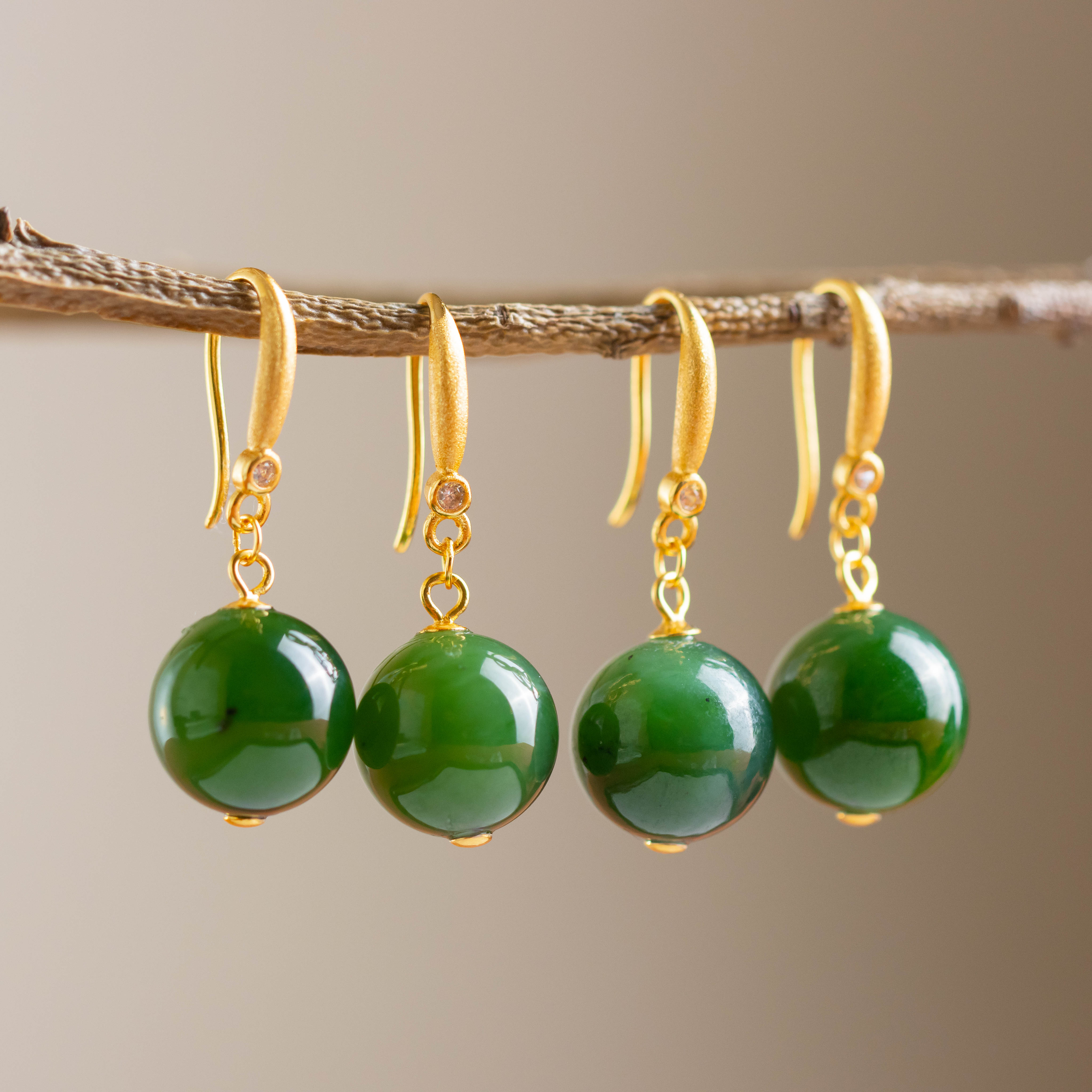 S925银镶嵌碧玉拉丝圆珠耳钩（多样性发货 发其一）