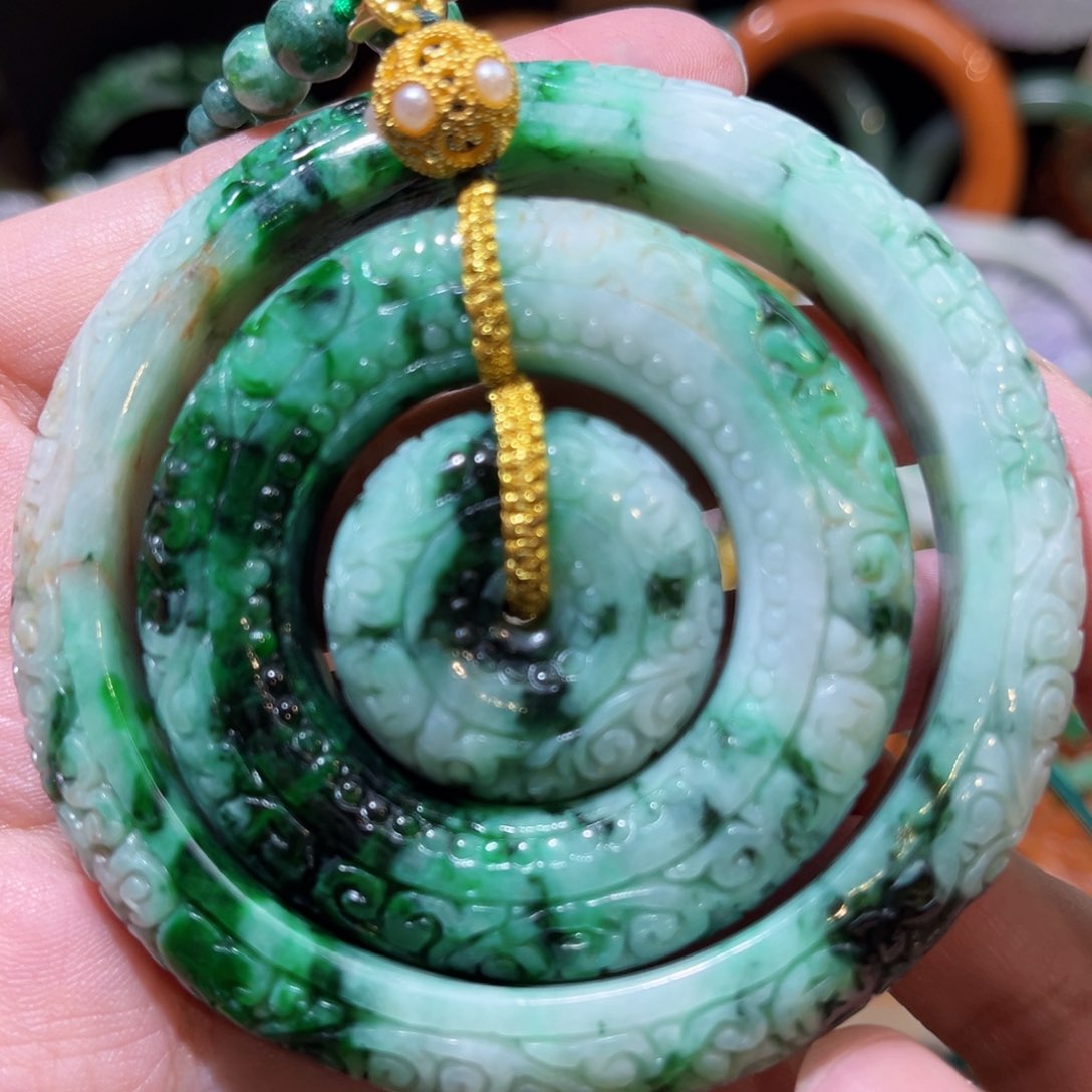 翡翠未镶嵌颈饰待编织