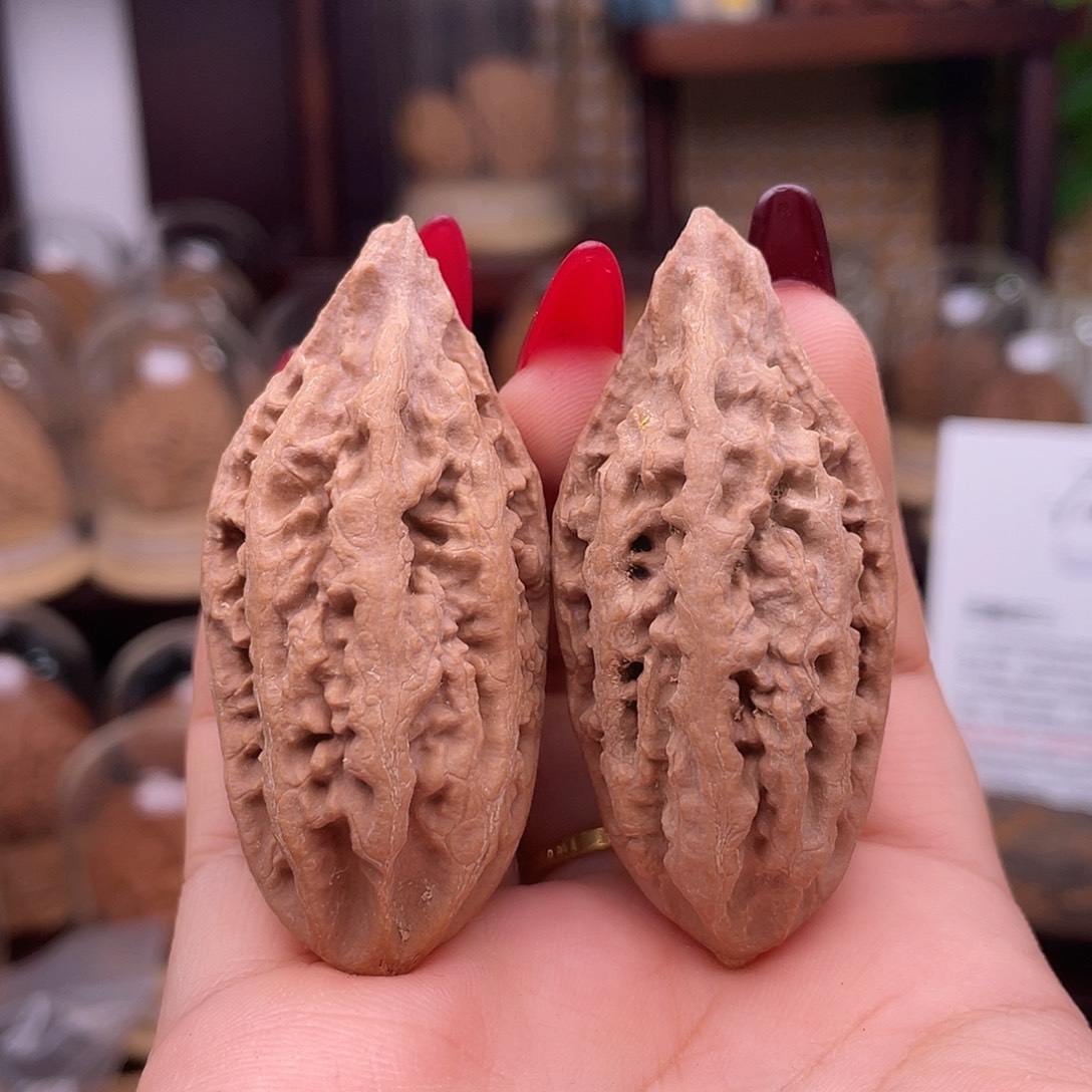 爱***子文玩核桃吊坠黑龙柳叶