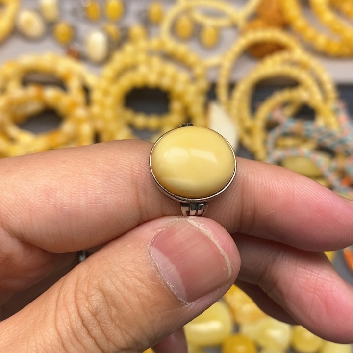 未镶嵌琥珀珠宝奇石一**位