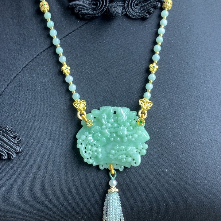 翡翠颈饰未镶嵌翡翠