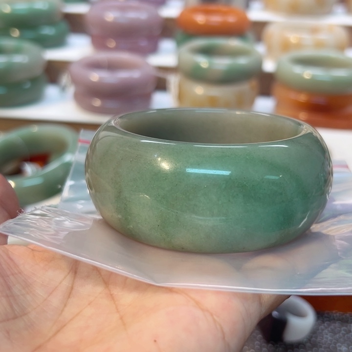 @***行石英岩玉手镯未镶嵌