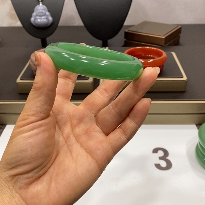 东陵石手镯未镶嵌平*人