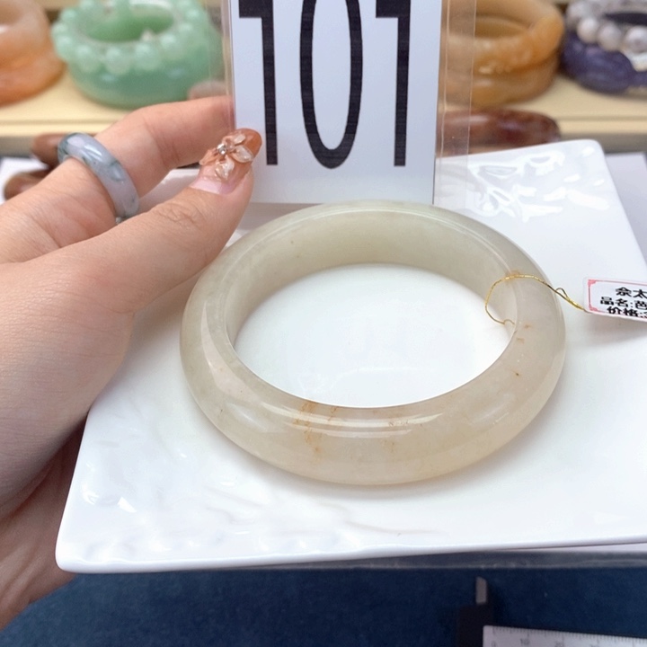 石英岩玉未镶嵌手镯