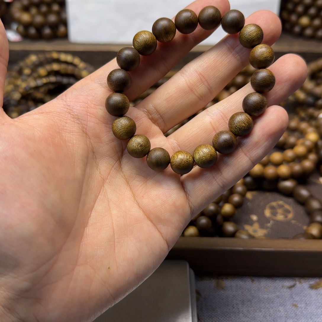 沉香碎屑沉香+10圆珠海南老白棋99沉