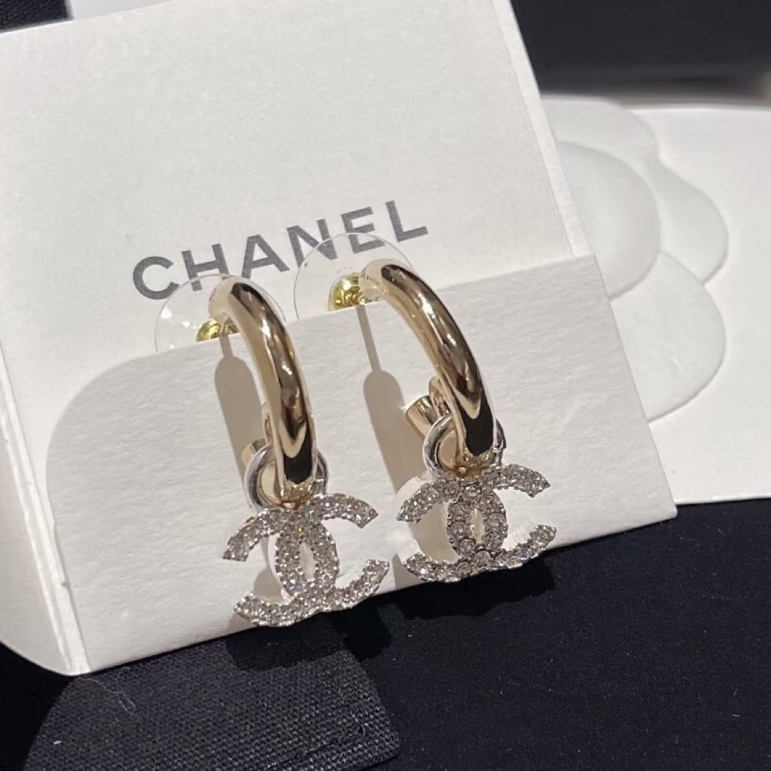 未使用 Chanel/香奈儿 亮面双C 满钻耳钩气质轻奢时尚