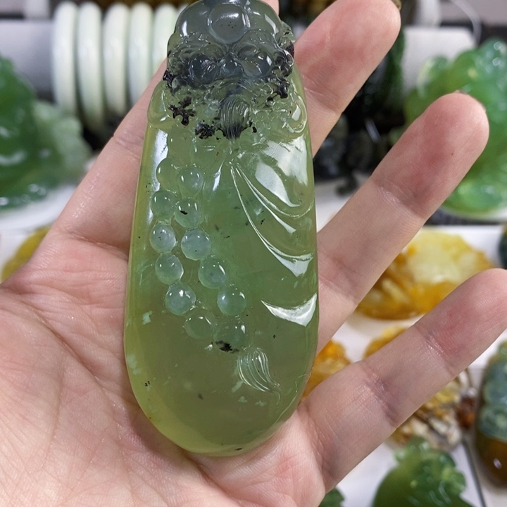 未镶嵌岫玉手把件