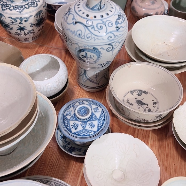 碗永****械青花文饰的一个瓶子