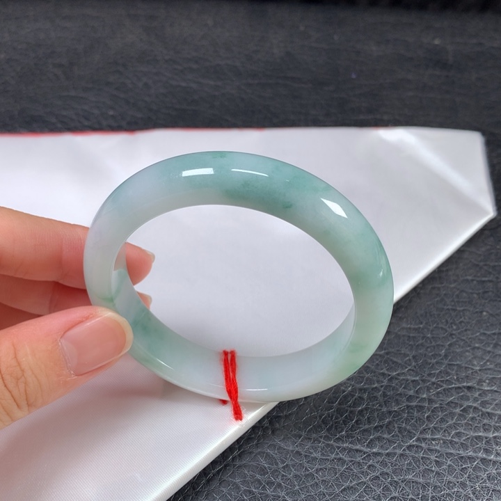 翡翠未镶嵌手镯   