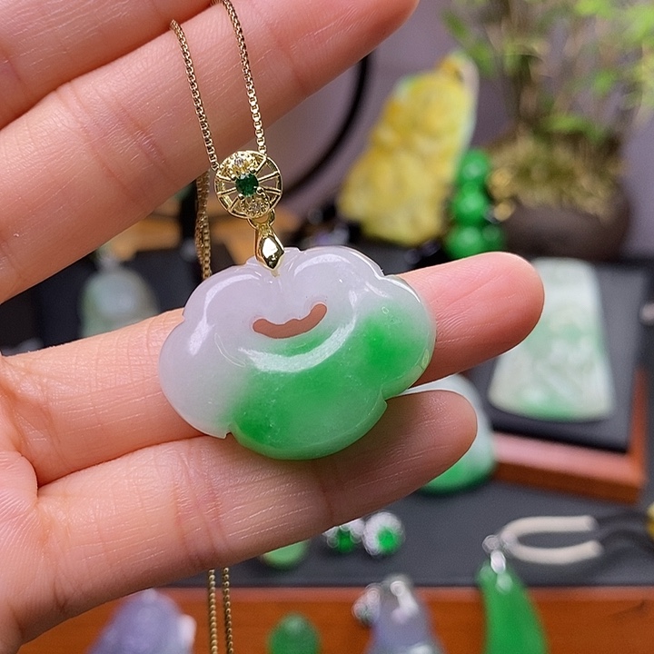 翡翠未镶嵌吊坠(赠链)