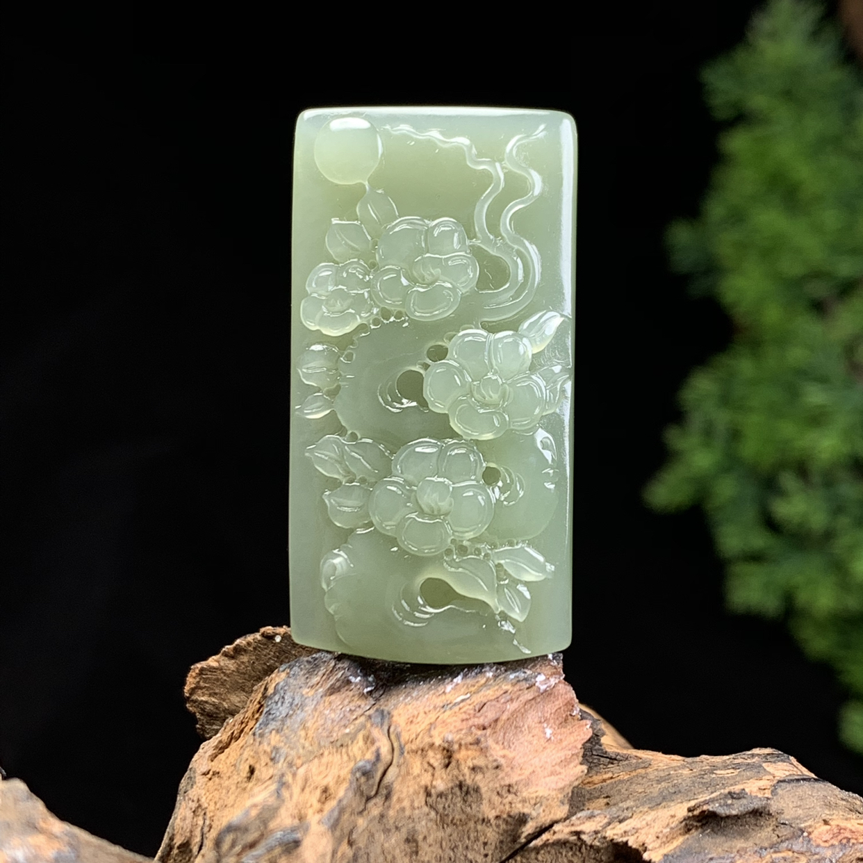 天然和田玉花开富贵梅花吊坠尺寸43*22*7重量13克