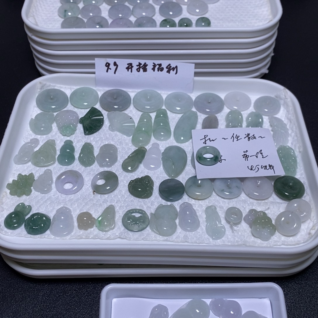 吊坠(不含链)未镶嵌翡翠