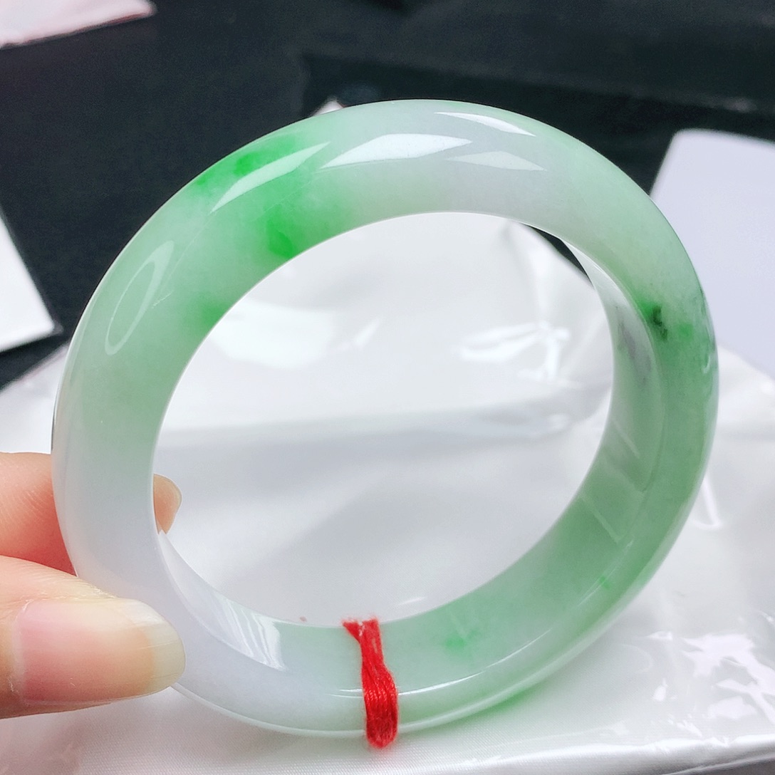翡翠手镯未镶嵌正