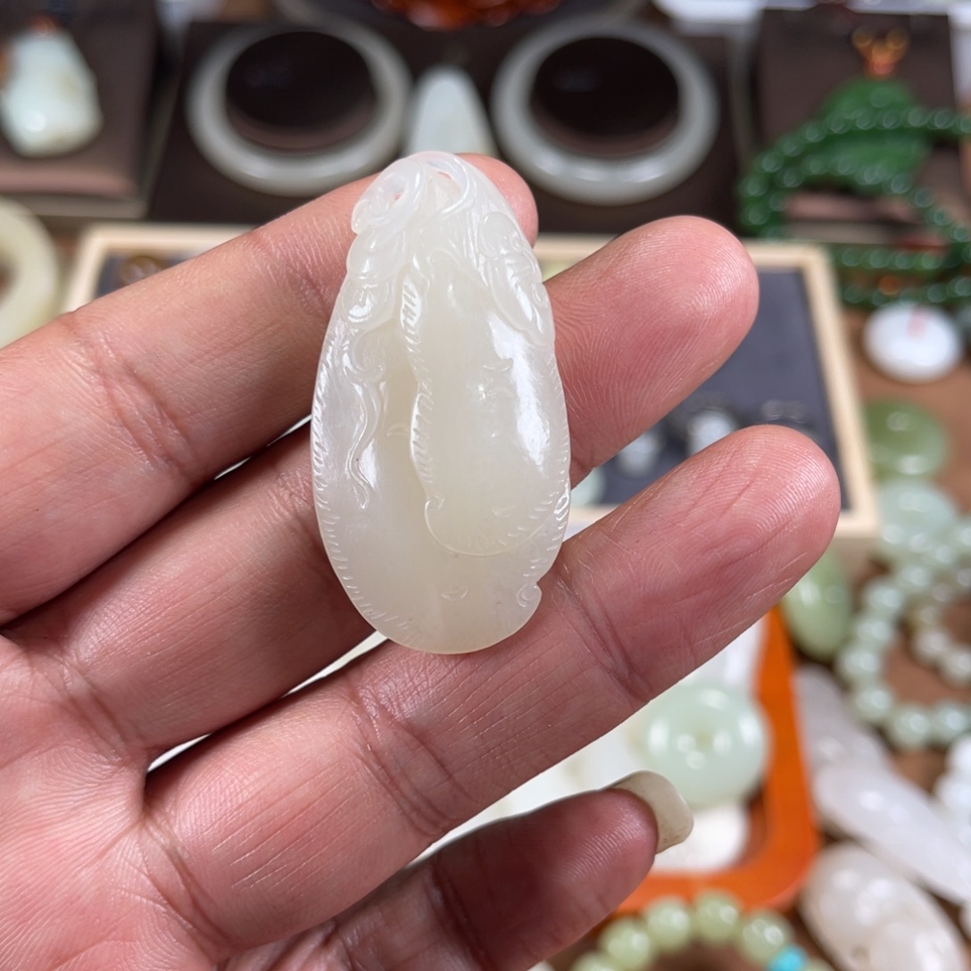 小***^和田玉未镶嵌颈饰