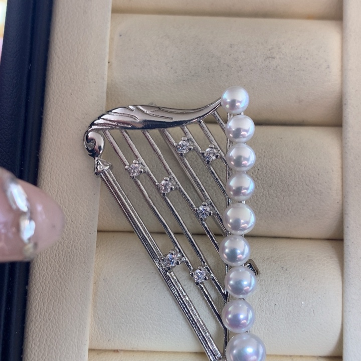 未镶嵌胸饰淡水珍珠