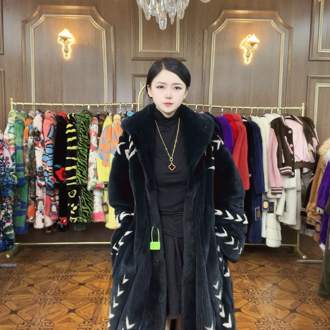 墨绿撞色帽款皮草