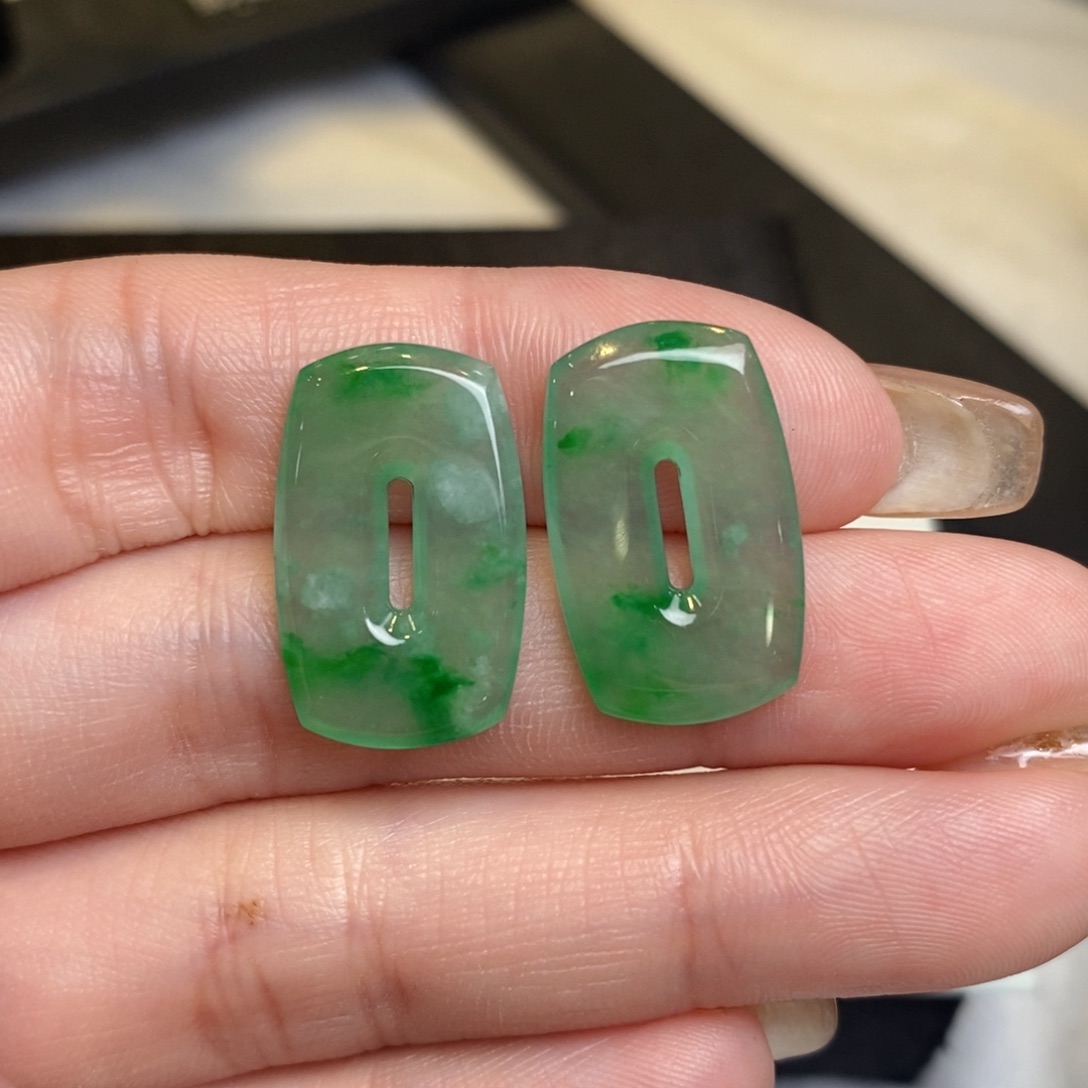 翡翠耳饰未镶嵌福贝