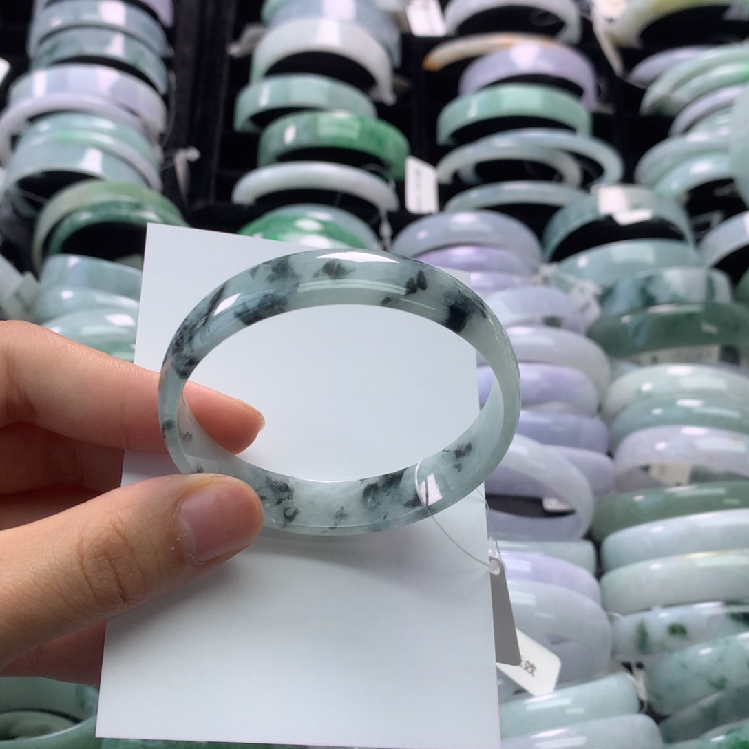 翡翠手镯未镶嵌公主