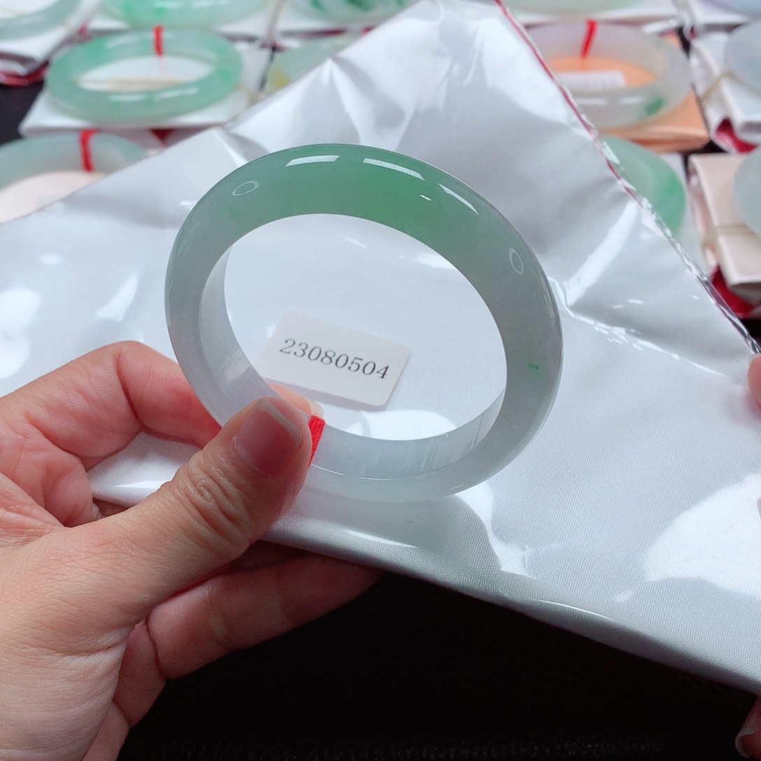 翡翠手镯未镶嵌天然A货翡翠手镯