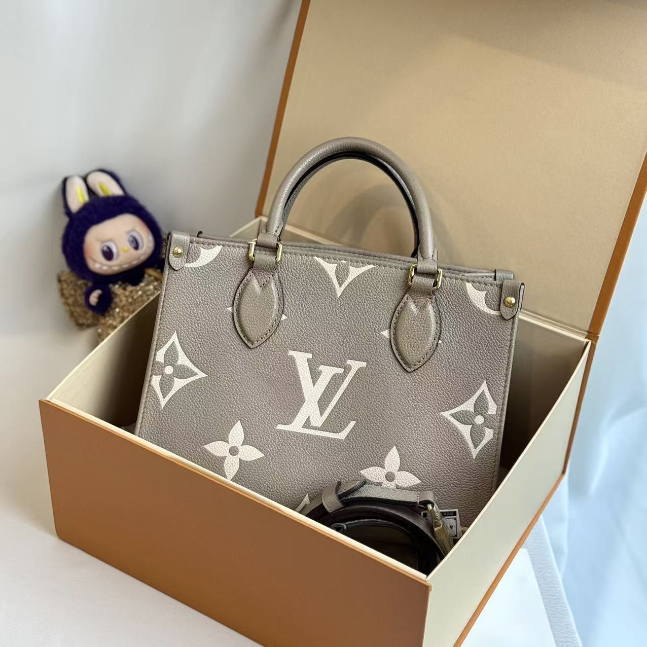 99新 LouisVuitton/路易威登 小号全皮大象灰Onthego托特单肩包