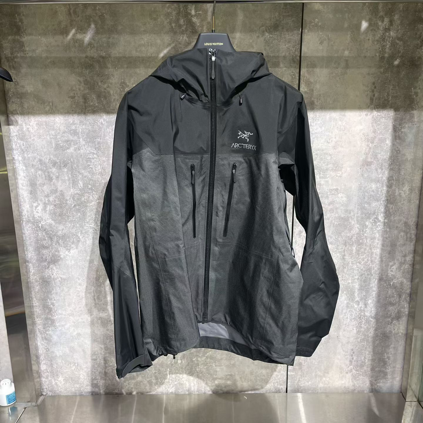 99新 ARC'TERYX/始祖鸟 m码/ALPHAJACKET硬壳户外时尚透气休闲