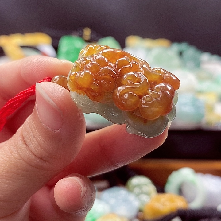 翡翠未镶嵌颈饰貔貅