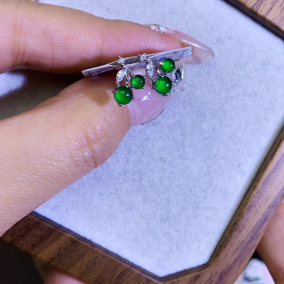 翡翠耳饰银S925镶嵌天然翡翠耳钉